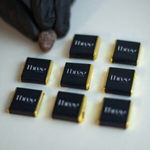 chocolate corporativo 2x2, chocolate sucedaneo, $400 und 