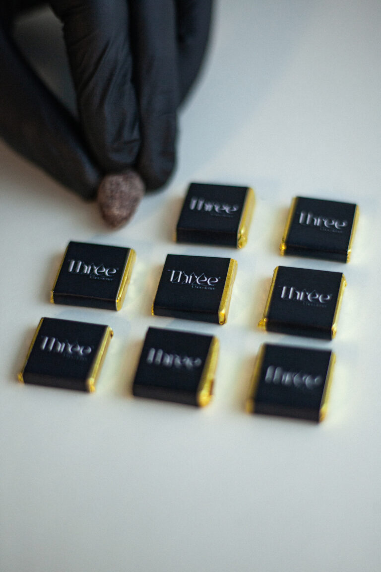 chocolate corporativo 2x2, chocolate sucedaneo, $400 und 